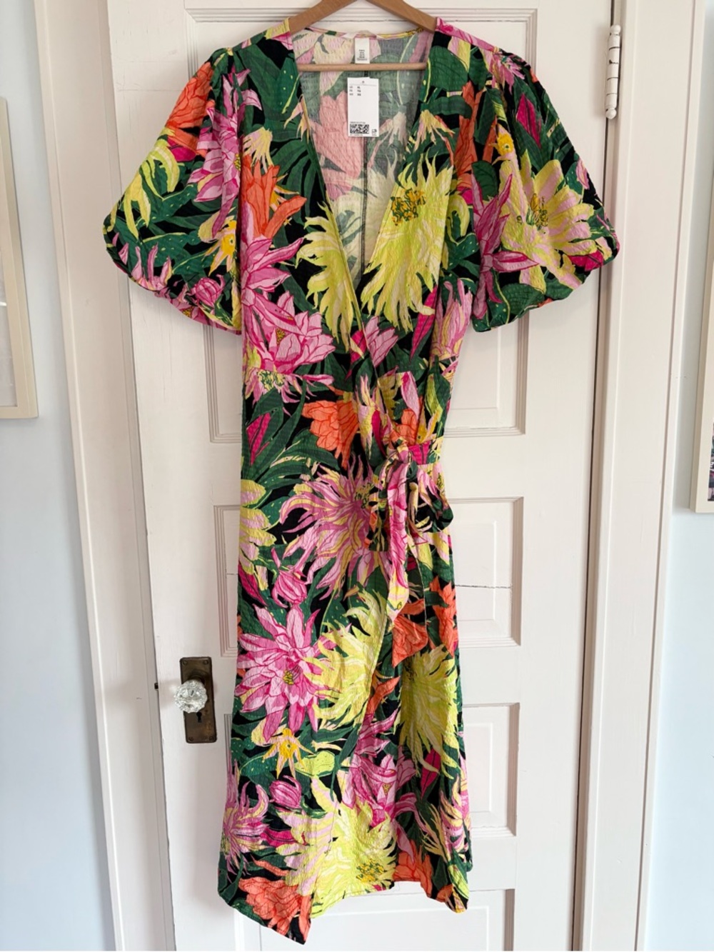 H&M NWT Tropical Floral Maxi Wrap Dress. Size XL. Viscose/Cotton. Adjustable - Picture 2 of 16